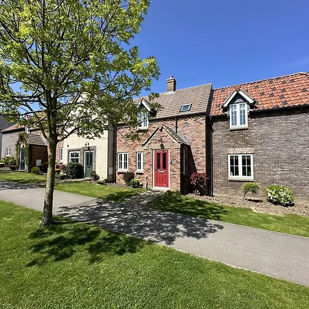 Lees Plaice - Part Of The The Bay Village With Pool, Gym And Direct Access, Pub, Restaurant, Tennis And Meadows Walks