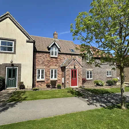 Lees Plaice - Part Of The The Bay Village With Pool, Gym And Direct Access, Pub, Restaurant, Tennis And Meadows Walks 펜션 *