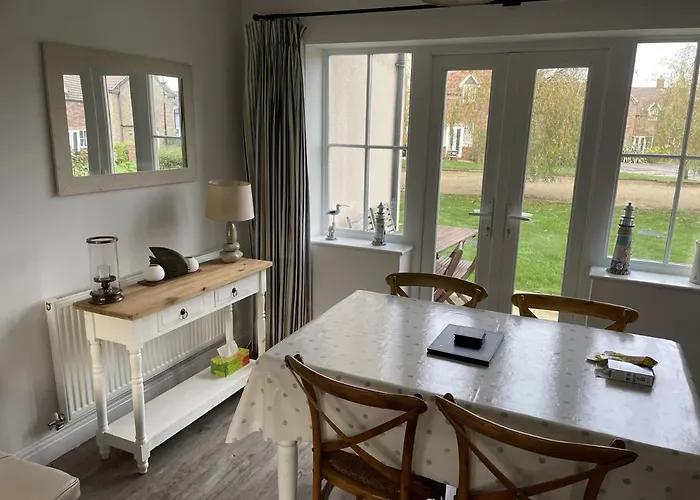 Hébergement de vacances Lees Plaice - Part Of The The Bay Village With Pool, Gym And Direct Access, Pub, Restaurant, Tennis And Meadows Walks