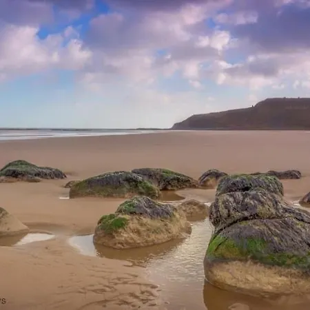 Lees Plaice - Part Of The The Bay Village With Pool, Gym And Direct Access, Pub, Restaurant, Tennis And Meadows Walks * Filey